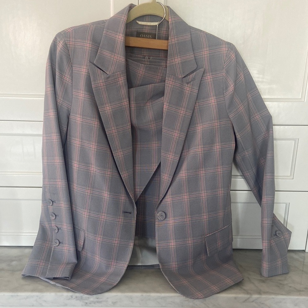 Oasis Gray and Pink Plaid Blazer - Picture 2 of 9